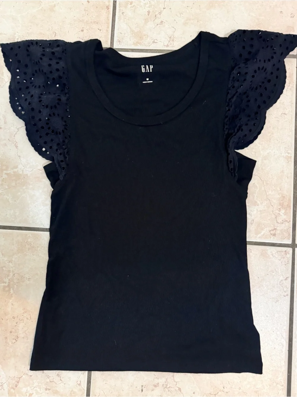 Black Gap babydoll tee shirt with eyelet lace on the sleeves